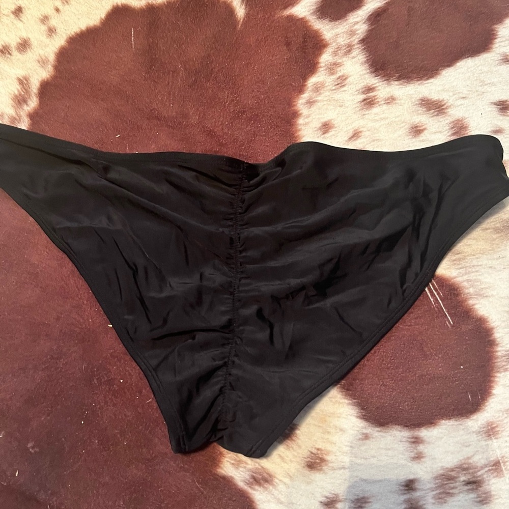 Scrunch butt bikini bottoms